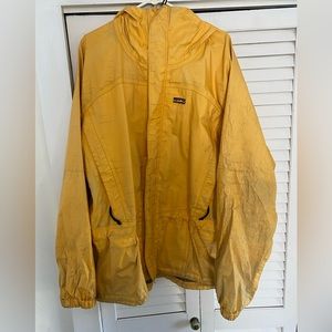 Patagonia Rain Jacket 🧥. Vintage size XL
